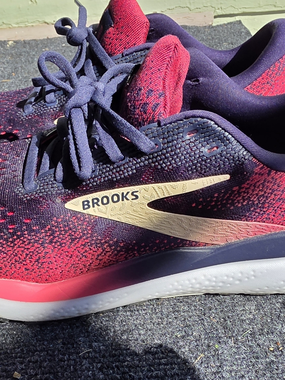 Brooks Running Ghost 16 Color: Peacoat/Raspberry/Apricot